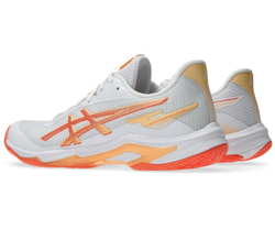 Женские кроссовки для бадминтона/сквоша Asics Netburner Мячistic FF 4 - white/vivid coral