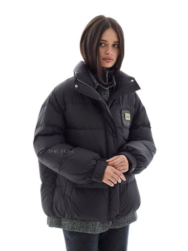 Черный пуховик с комбинированной рубашкой