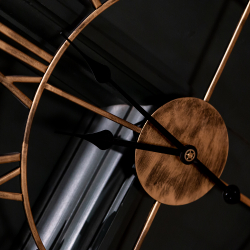 Часы настенные Объект мечты Райли с маятником