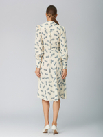 Платье рубашечного кроя с накладными карманами