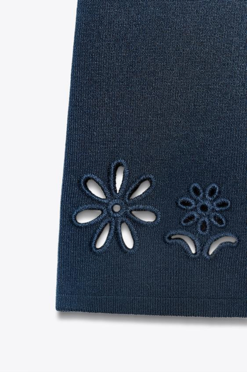 ZARA ТРИКОТАЖНЫЕ БРЮКИ С АЖУРНОЙ ВЫШИВКОЙ, СИНИЙ