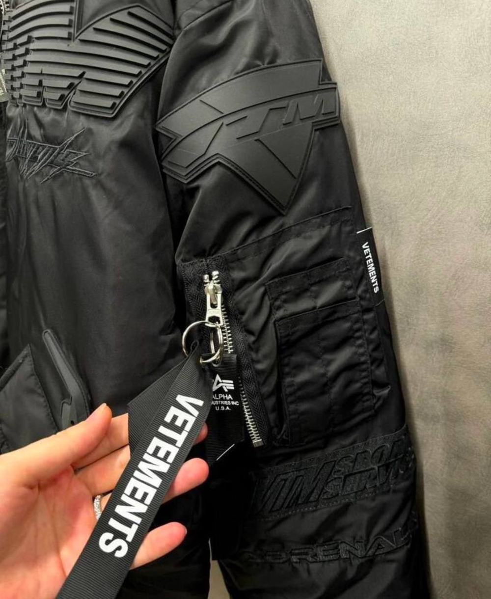 Бомбер Vetements