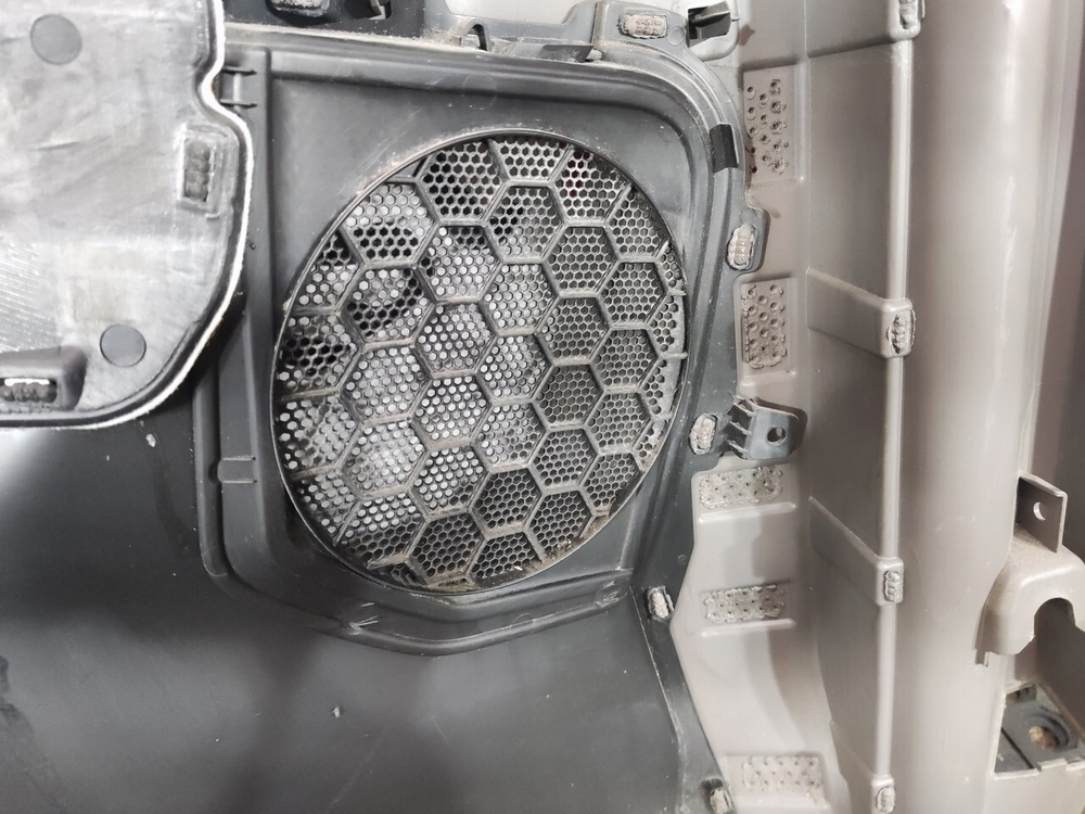 Обшивка двери правой 2020 г.