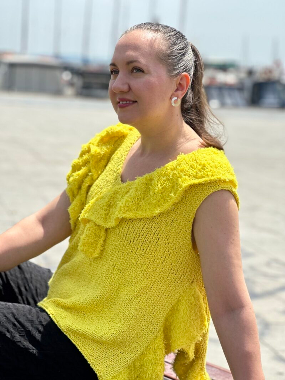 Футболка-топ с трендовыми воланами, FUZILLI и MOSS от O’YARN