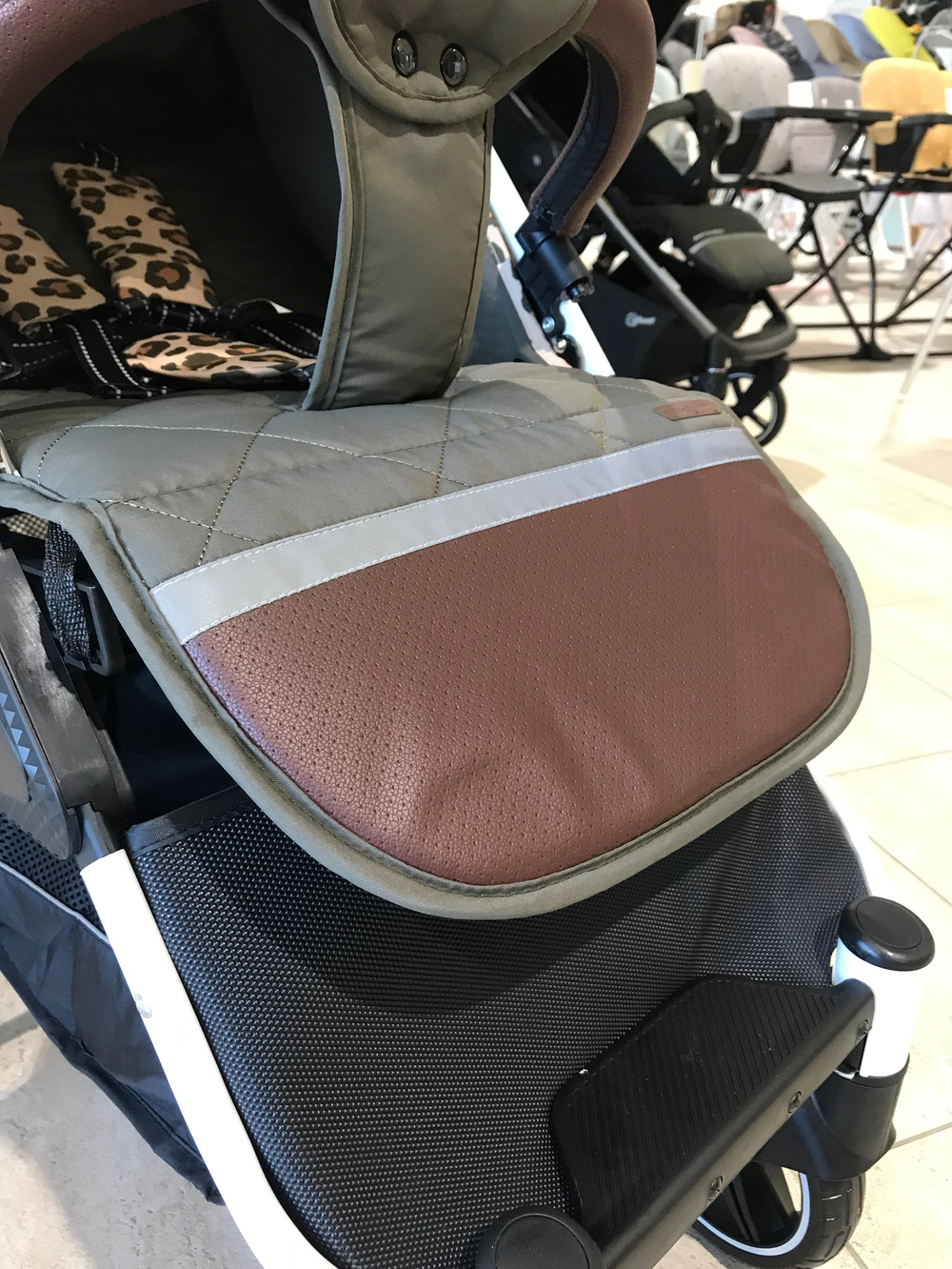 Коляска прогулочная Babalo 2023 Леопардовый белая рама