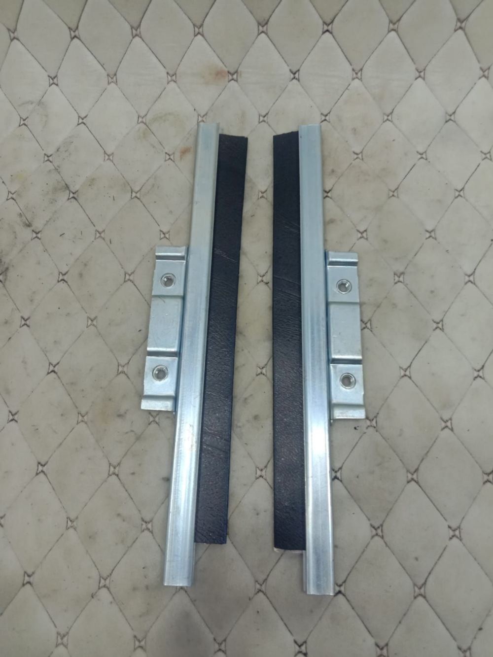 Планка стекла с резиной ВАЗ 2108, 2113 пара