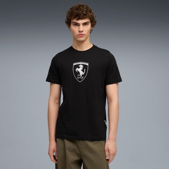 PUMA X SCUDERIA FERRARI МУЖСКАЯ ФУТБОЛКА SPORTSWEAR TONAL SHIELD, ЧЕРНЫЙ