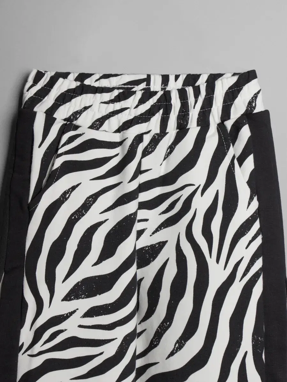 Костюм для девочки на осень