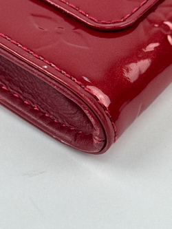Сумка Louis Vuitton Rossmore Pomme D’Amour Monogram Vernis