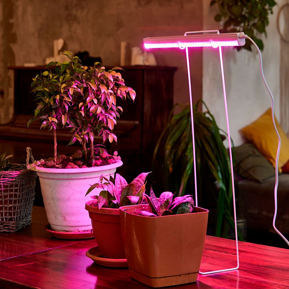 ULI-P42-18W-SPBX IP40 WHITE Светильник для растений светодиодный линейный. 560мм. выкл. на корпусе. Алюминий. Спектр с дальним красным для рассады и досвечивания в период роста. TM Uniel