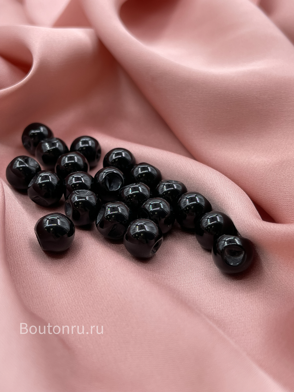 Пуговицы черные на скрытой ножке
