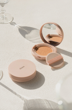 thim Luminous Skin Cushion - Долговременная основа в губке для сияния и увлажнения оттенок 23 Natural Beige, 15 g