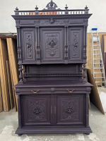 Деревянный шкаф с резьбой