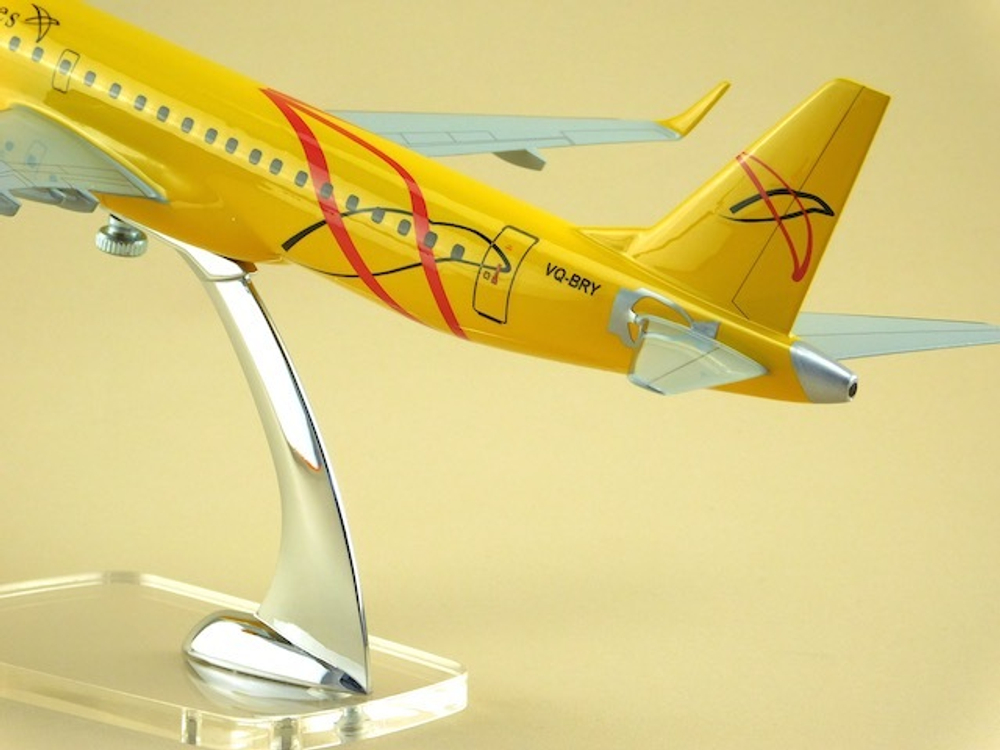 Модель самолета Embraer 195 (М1:100, Саратовские Авиалинии)