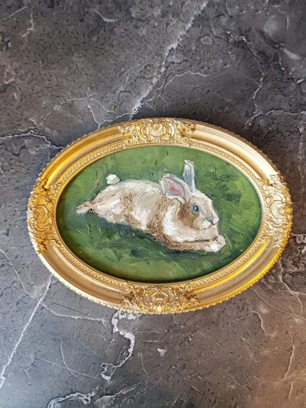 Картина овальной рамке