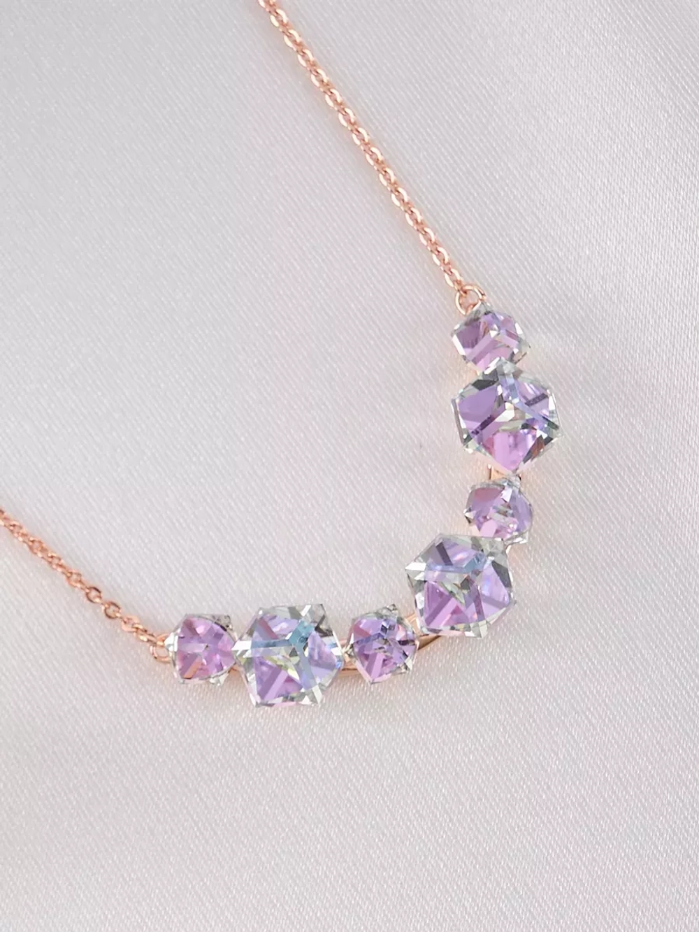 Колье дуга Мираж с сиреневыми кристаллами Swarovski