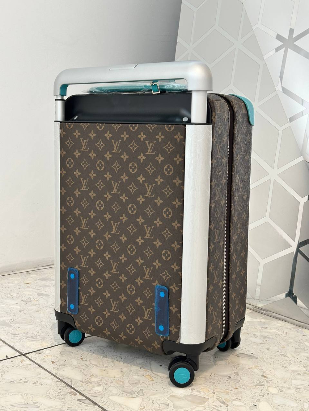 Чемодан Louis Vuitton