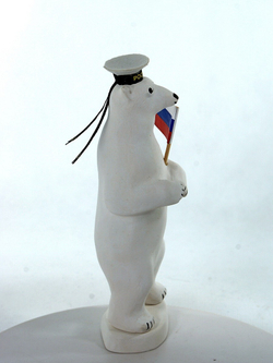 Сувенир Белый медведь на льдине с флажком в бескозырке
