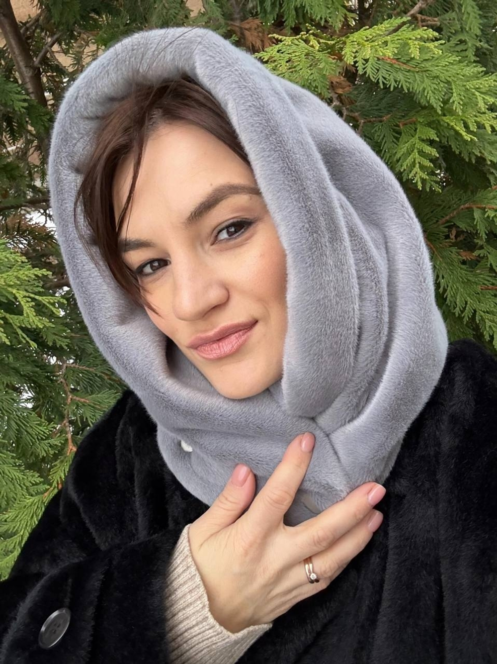 Капюшон плюшевый серый