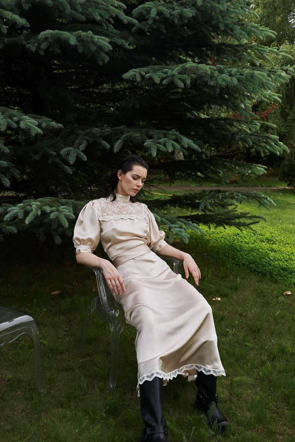 Платье миди со вставкой на груди бежевое