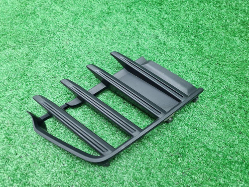 Решетка переднего бампера Land Cruiser 300 (21-нв)