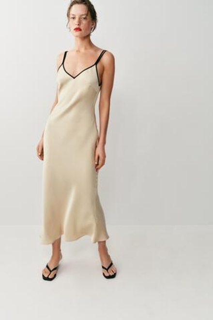 ZARA АТЛАСНОЕ ПЛАТЬЕ МИДИ С КОНТРАСТНОЙ ОТДЕЛКОЙ, БЕЖЕВЫЙ
