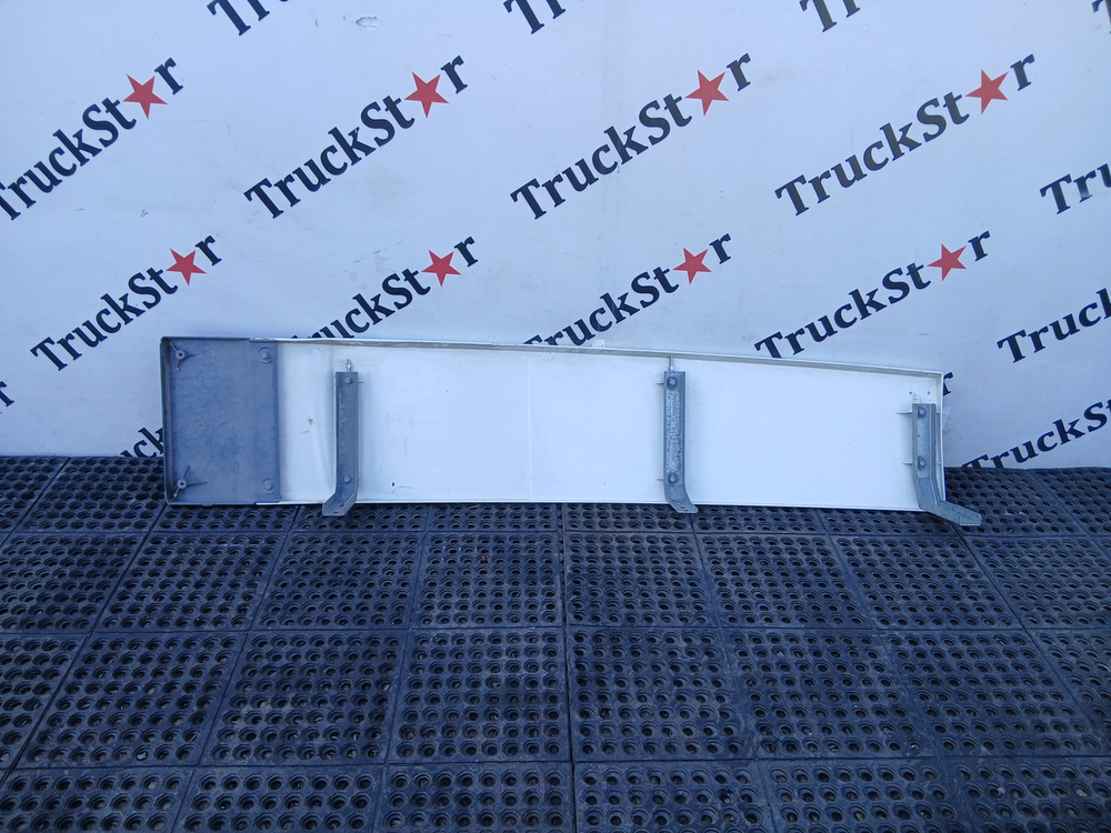 Спойлер кабины боковой левый