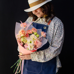 13. Романтичный персиковый букет с эустомой