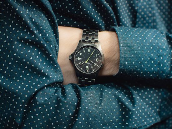 Наручные часы Traser P67 OFFICER PRO Gunmetal Black 107868 (сталь)