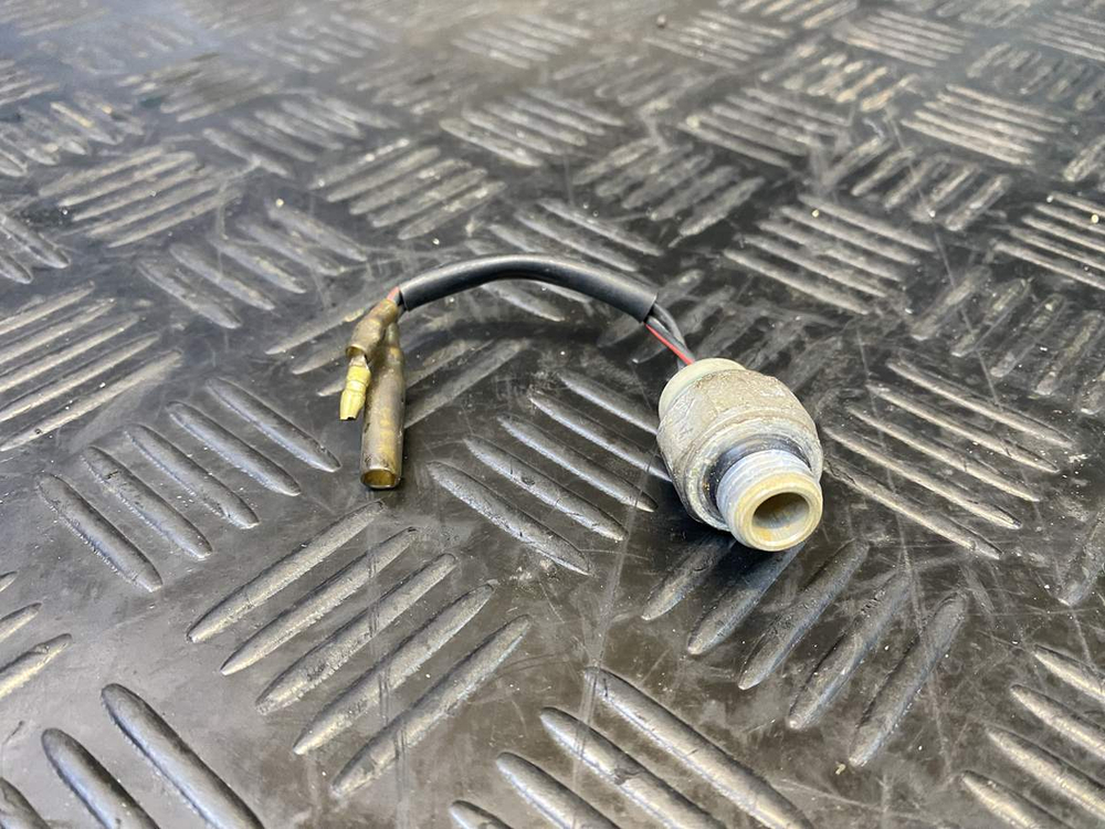 Датчик температуры (на вентилятор) Suzuki Intruder VS750 VR51A