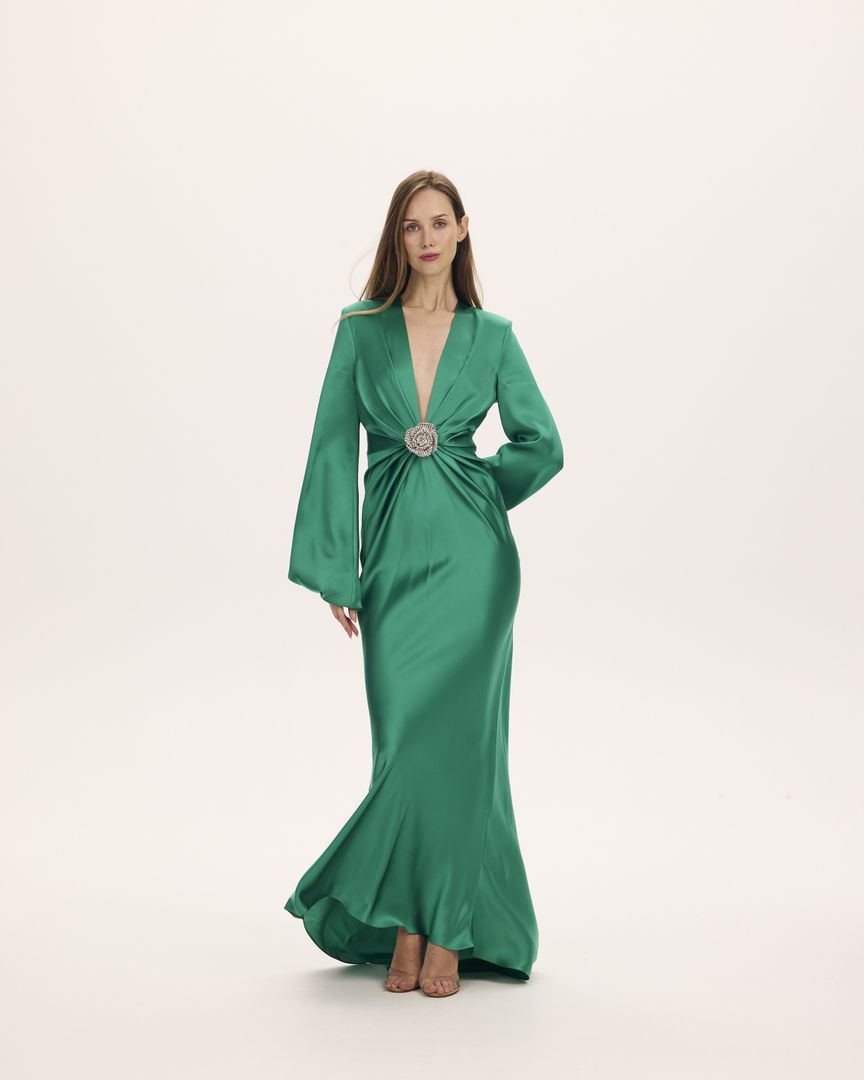 Платье с глубоким декольте и драпировкой