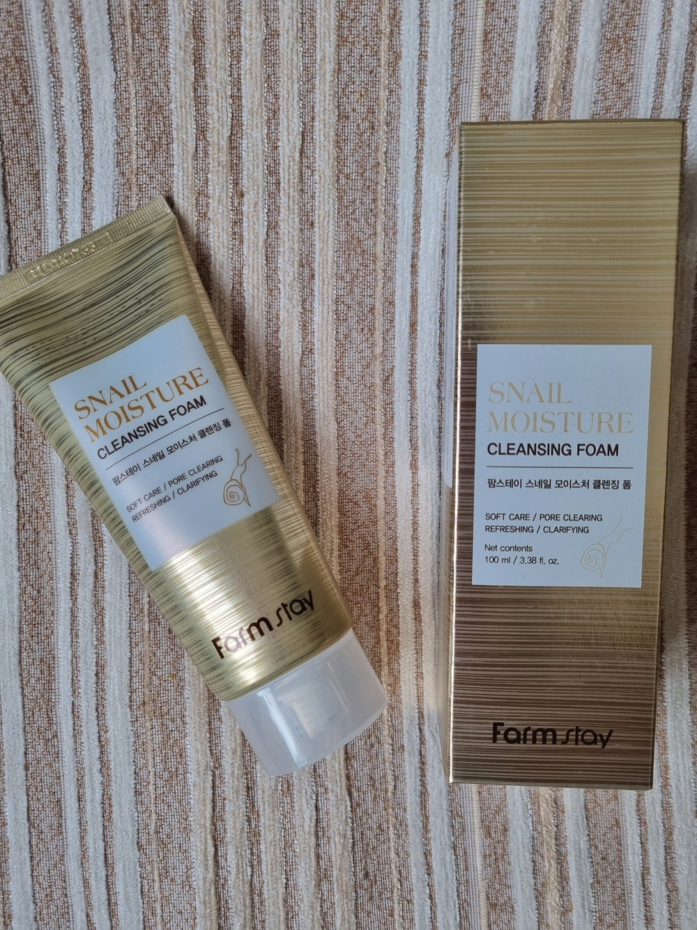 Увлажняющая очищающая пенка с муцином улитки FarmStay Snail Moisture Cleansing, 100 мл.
