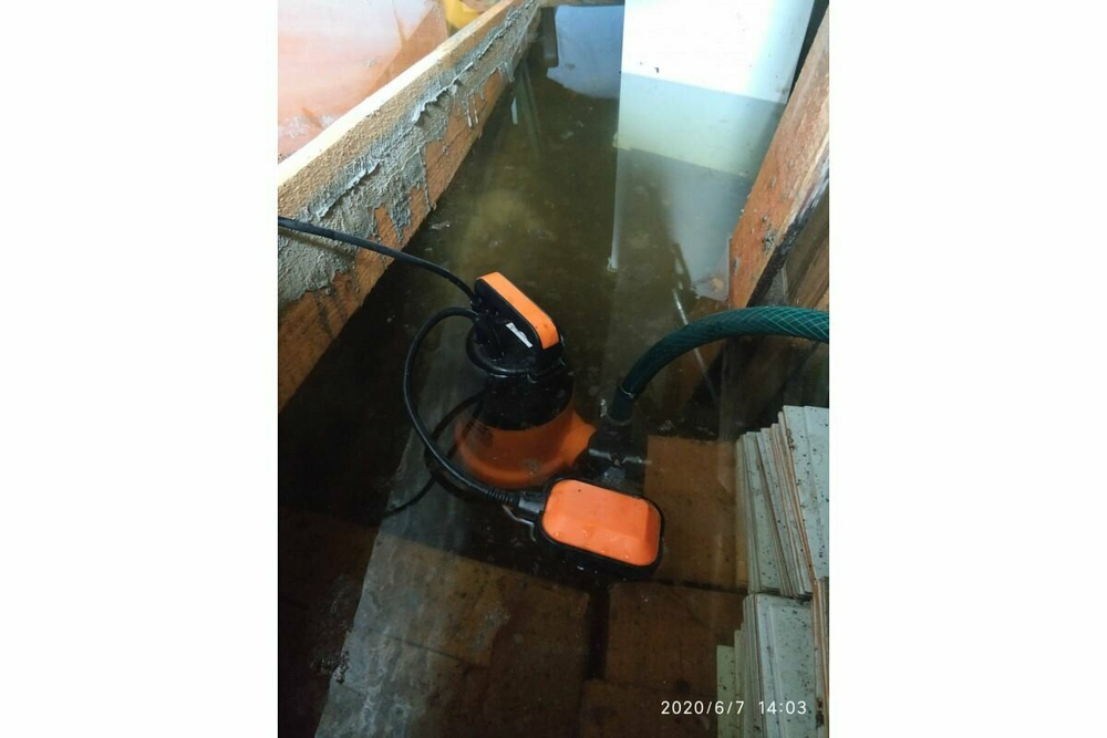 Поверхностный насос дренажный насос ВИХРЬ ДН-750 (750 Вт) черный