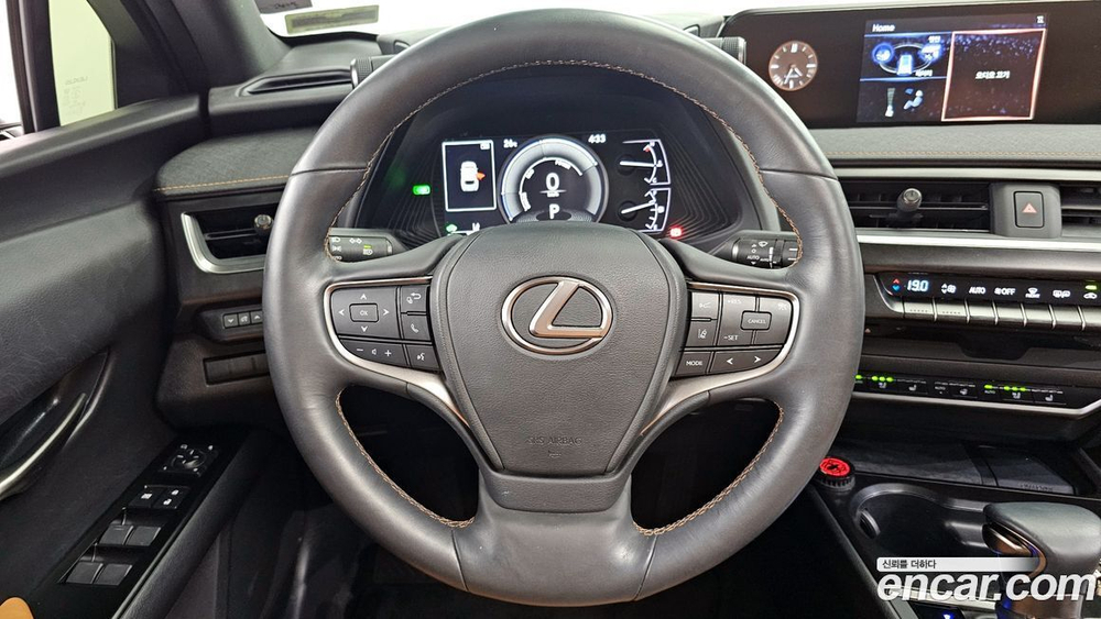 Lexus UX250h 2.0 2WD (01.2020)