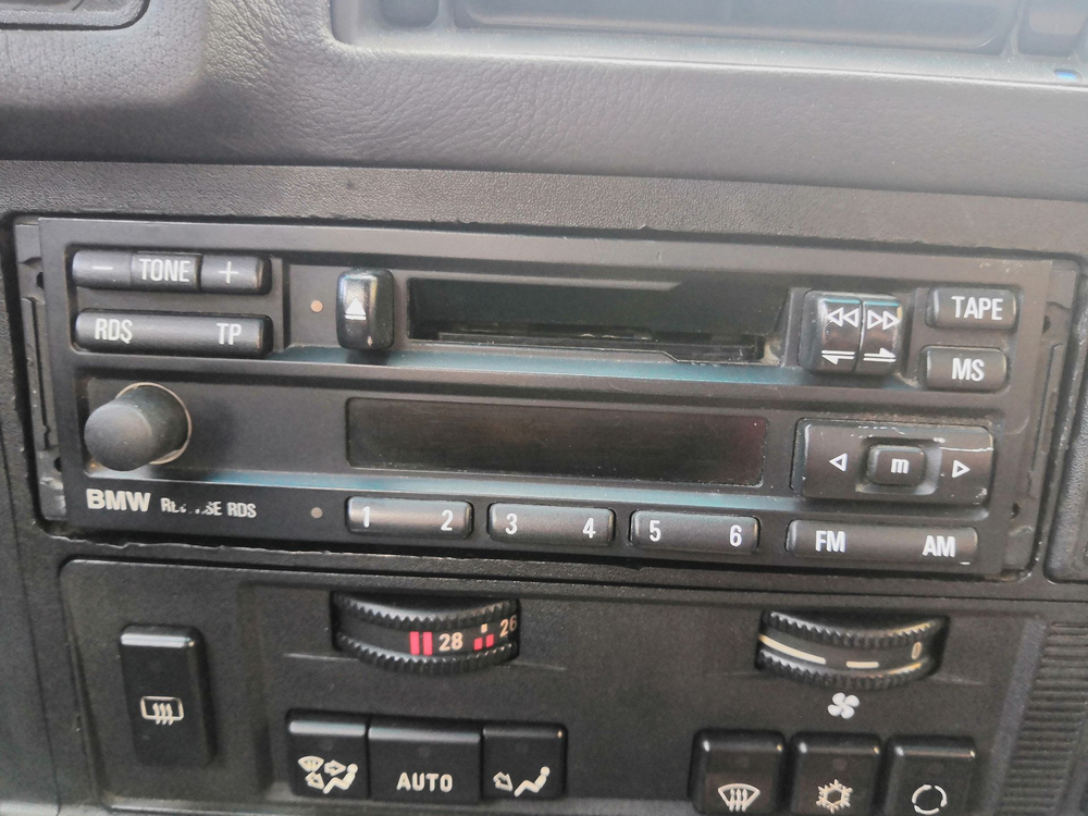 Боковые крышки аудиоустройств Bmw E30 32 34 36 (OEM: 65 12 6 907 823)