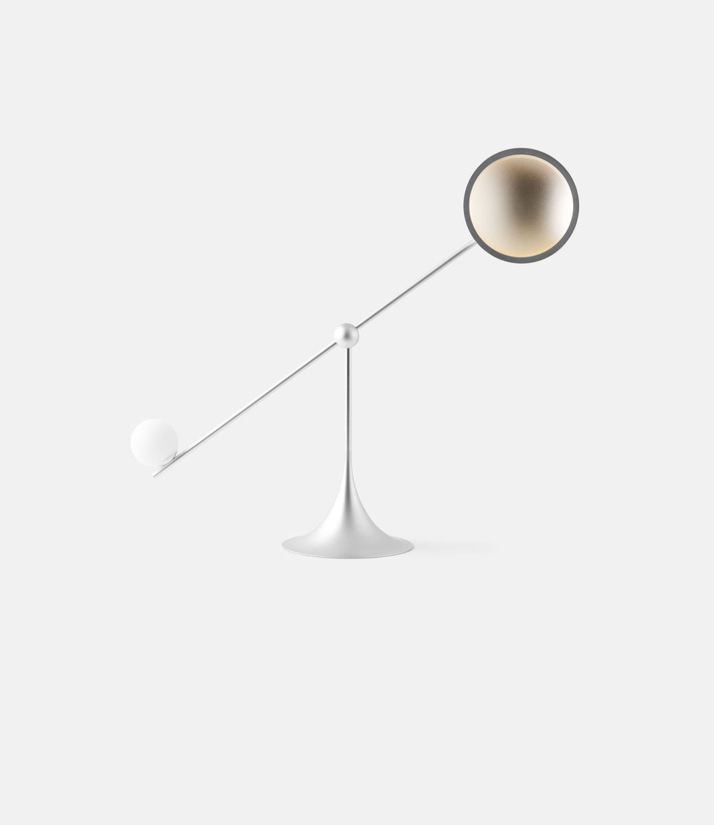 Lumio Ovo Matte Silver — скульптурная настольная лампа
