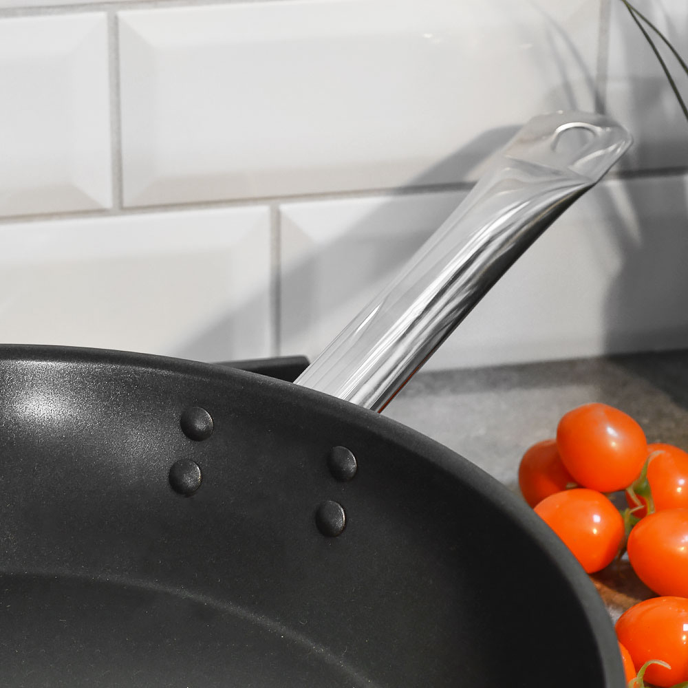 Сковорода 32см Общепит без крышки, высота 6см, корпус 0,6мм, индукция, ТРС 3,5мм, а/п покрытие Xylan