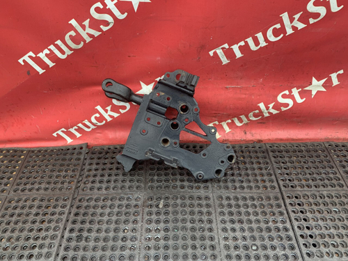 Кронштейн буксировочный левый 2017г