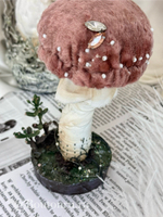 Маленькая игольница в виде грибочка ручной работы