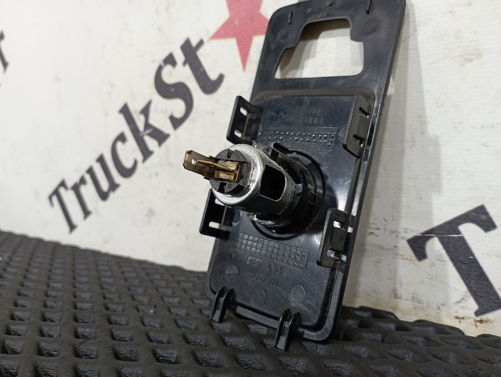 Панель в сборе с розеткой 12V