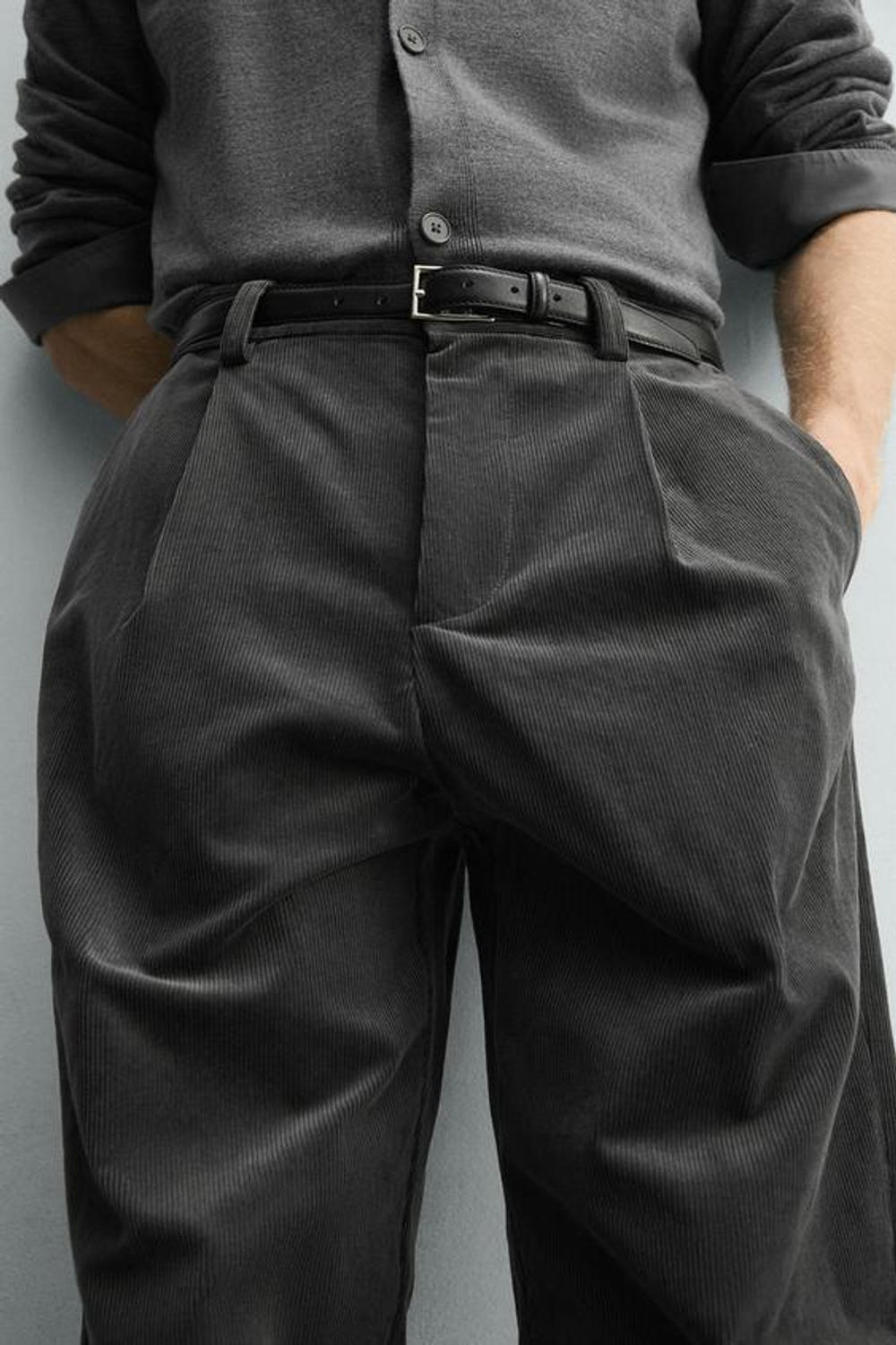 ZARA ВЕЛЬВЕТОВЫЕ БРЮКИ СО СКЛАДКАМИ, ТЕМНО-СЕРЫЙ