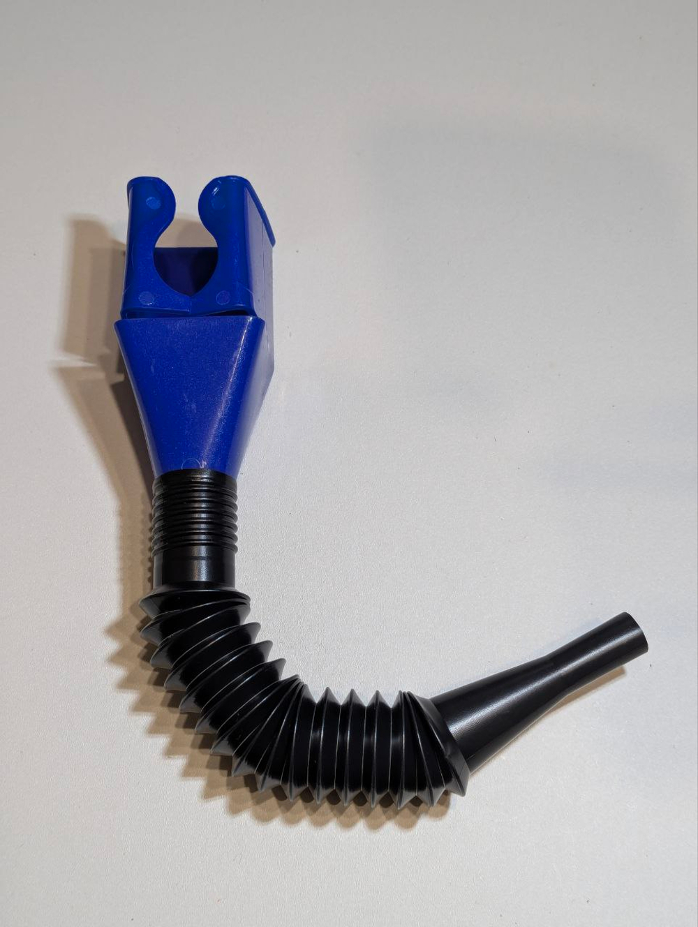 Насадка непроливайка с гибким наконечником воронка заправочная складная для масла и топлива (Синяя)