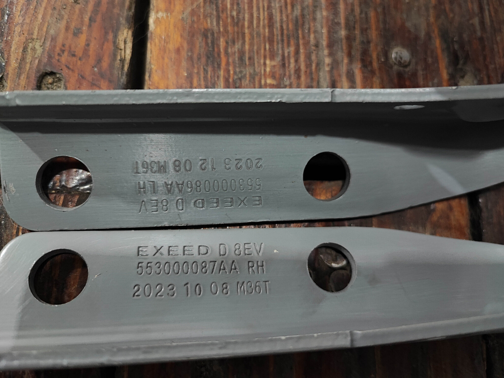 Петли капота комплект Exeed VX 21-нв Б/У Оригинал 553000086AADYJ