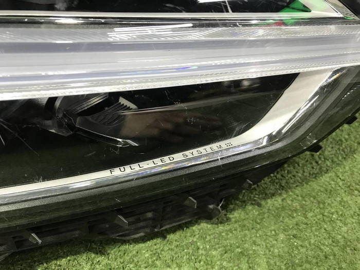Фара правая Volvo XC60 2 (2017-2021) LED