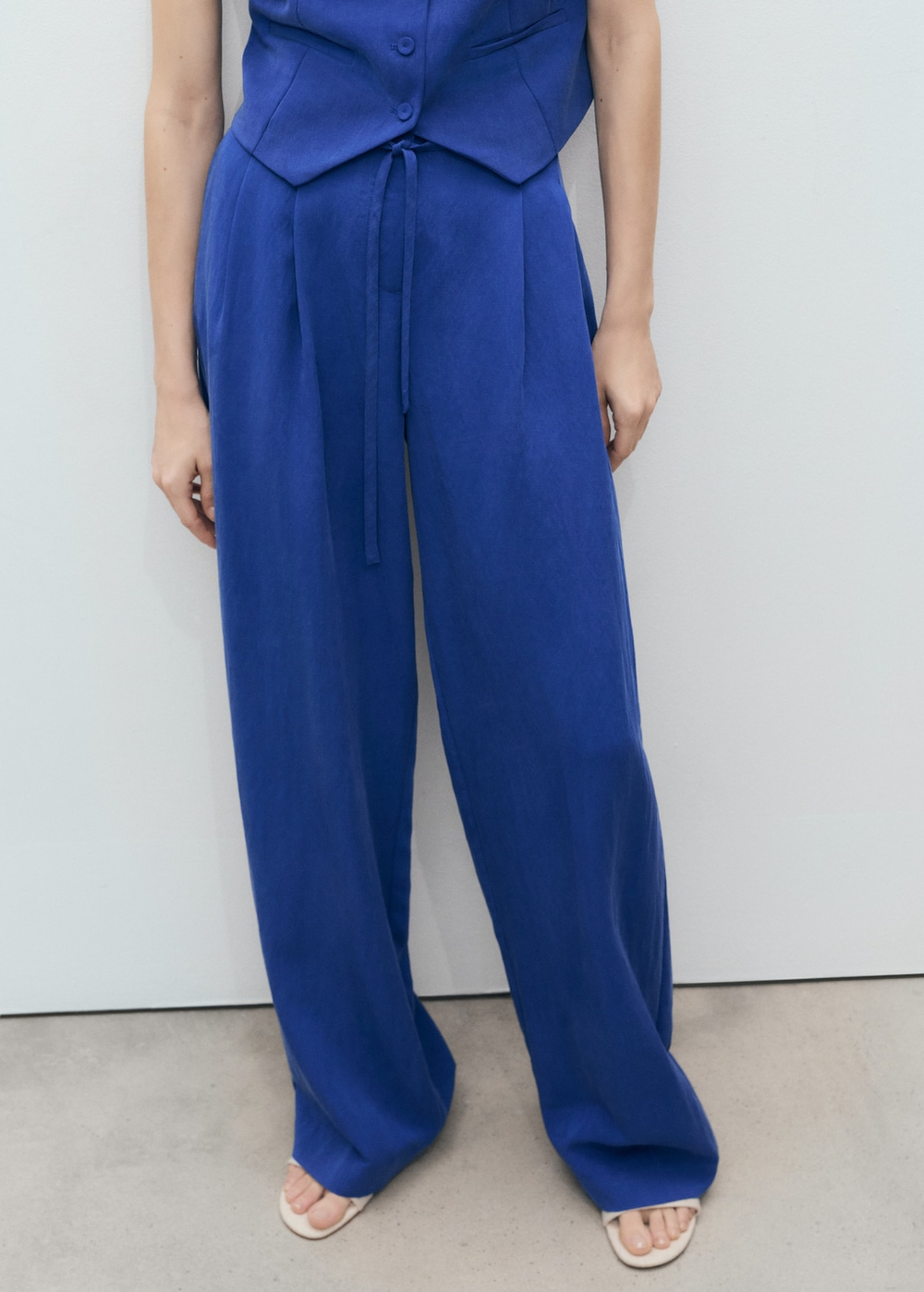 Костюмные брюки из лиоцелла с завязывающимся поясом