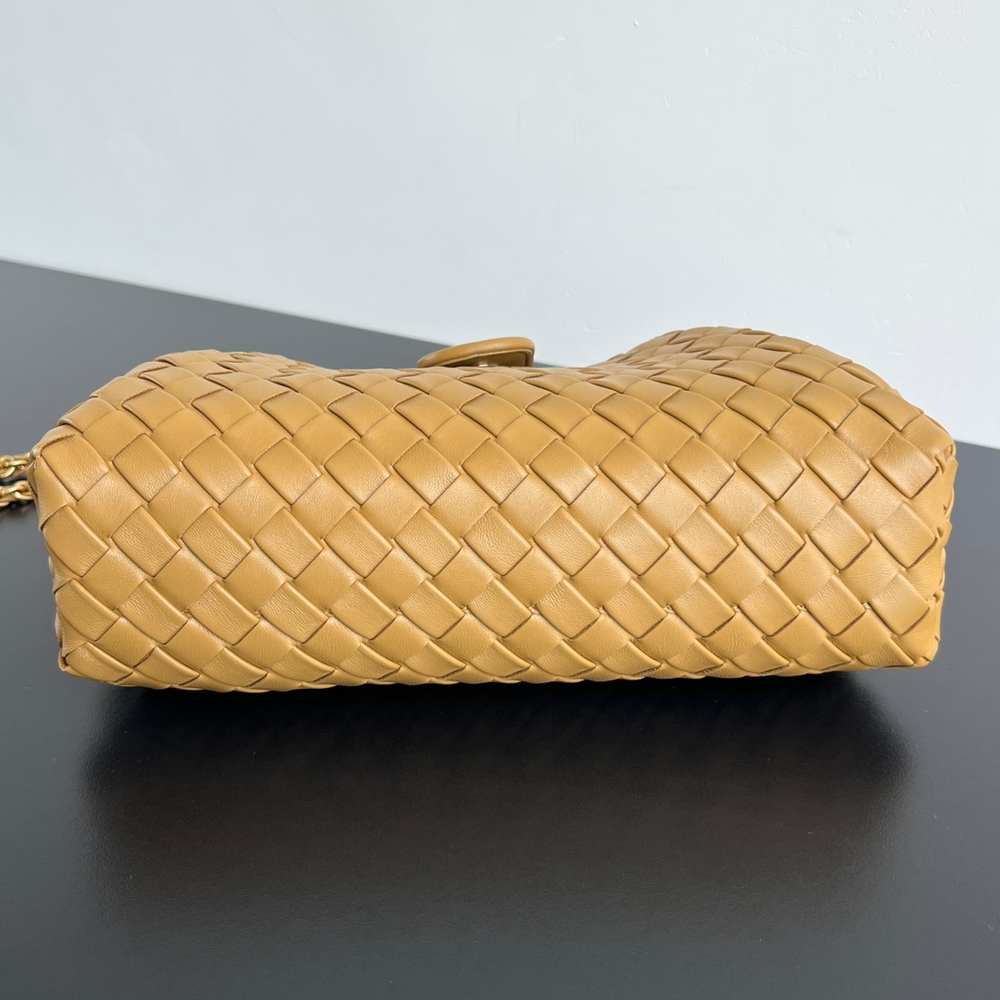 Bottega Veneta Teen Lauren 1980 With Chain 31 cm