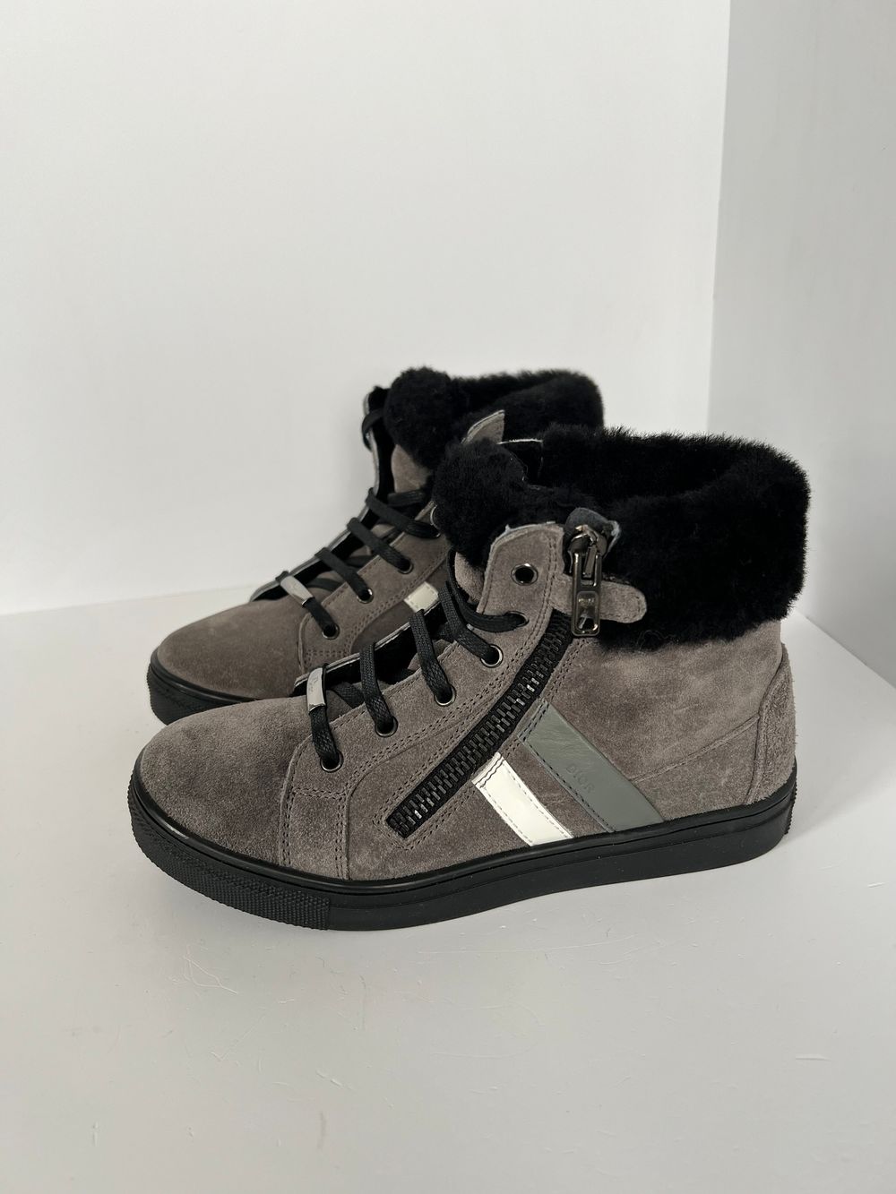 Ботинки новые Dior, 33