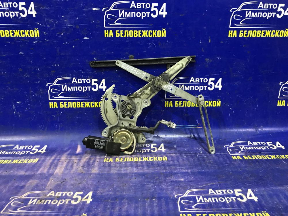 Стеклоподъемник задний правый TOYOTA HILUX SURF 1992