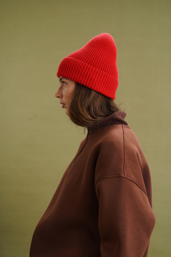 Шапка из кашемира с мериносом красного цвета