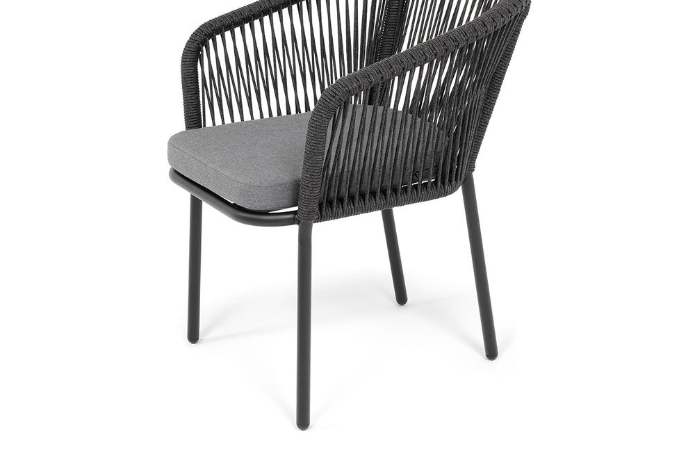 "Марсель" стул плетеный из роупа, каркас алюминий черный муар, роуп темно-серый круглый, ткань темно-серая 027